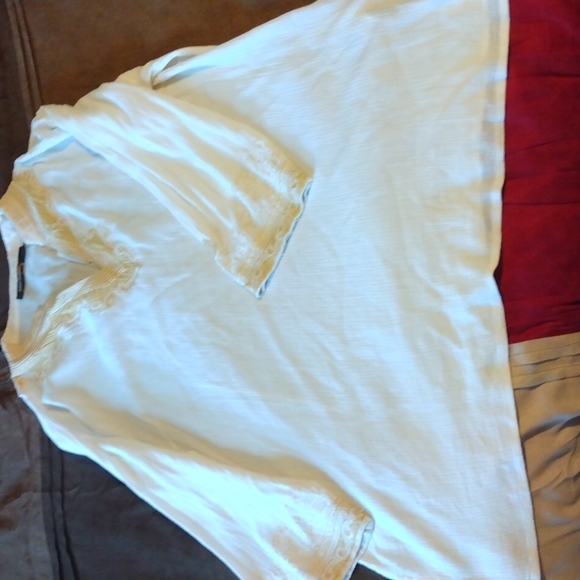 Ashley Stewart 2x white n gold embroidered blouse - Picture 6 of 10